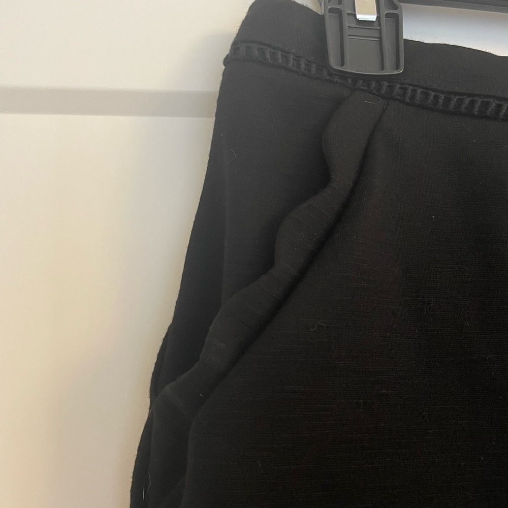 Black scalloped skirt - Picture 4 of 5